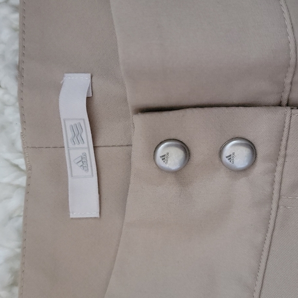 Adidas Short Size 4 - Picture 3 of 8